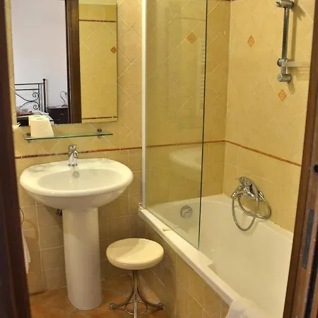 L'oasi Della Pergola Farm stay *